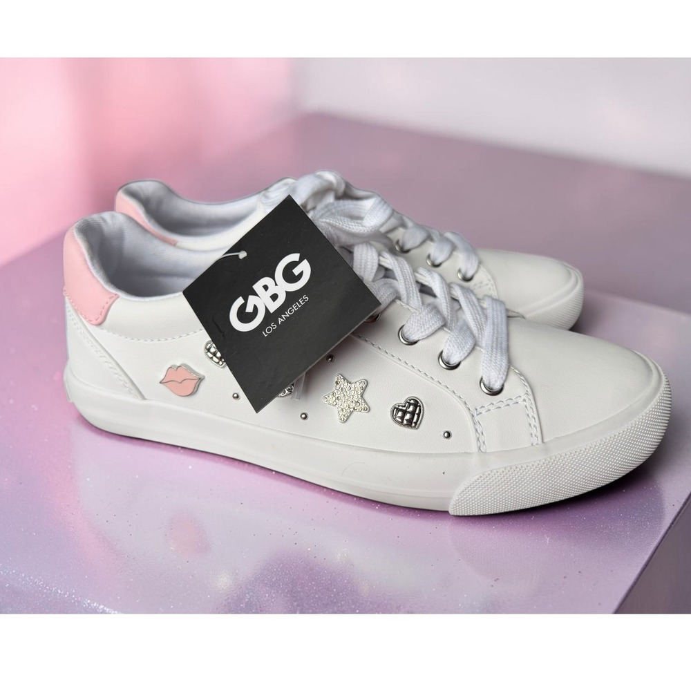 GBG Los Angeles - GGOGARDEN3-T Charm Sneakers Size - Women 7.5 - *NWT*